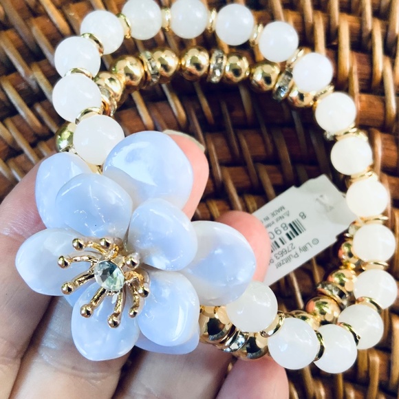 LILLY PULITZER  BRACELET 🩷FLOWER BLOOM WHITE/GOLD /CRYSTAL 🩷BEADED STRETCH - Picture 3 of 9